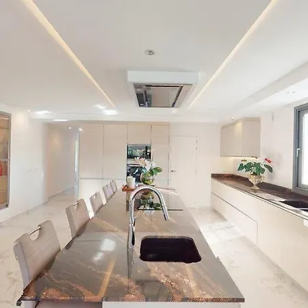 Hotel Impresionante En Atalaya Isdabe 3*